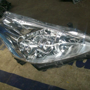 Фара TOYOTA прав Prius ZVW30 под ксенон деф стекла
