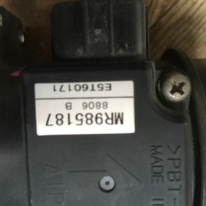 Расходомер Mitsubishi 6G72 Pajero V93W MR985187