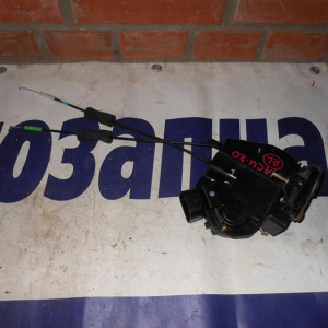 Замок двери Toyota ACU20 Kluger V зад, лев