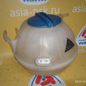 Бачок расширительный Volkswagen Passat 1K1/1T1/B6/3C2 с датчиком 1K0121407A
