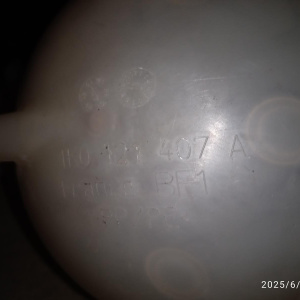 Бачок расширительный Volkswagen Passat 1K1/1T1/B6/3C2 с датчиком 1K0121407A