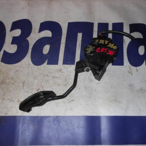 Педаль газа Toyota ZRT260 Allion
