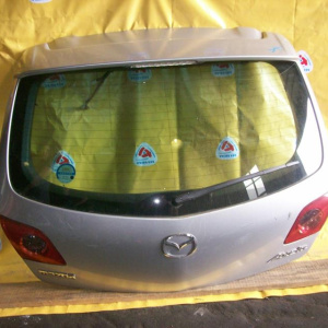 Дверь задняя Mazda Axela BK5P спойлер