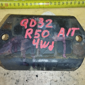 Подушка двигателя Nissan QD32 Terrano R50 акпп 113200W410/113200W400