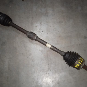 Привод Hyundai JM/BH Tucson D4EA перед, прав ABS (27/28) 2.0L CRDi VGT 140 л.с. '2006 495002E810