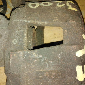Суппорт Chevrolet J200 Lacetti перед, лев 96549788