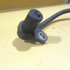 Датчик ABS Mitsubishi Lancer/Airtrek/Dion CS2A/CQ1A/CR5W/CS2W/CU2W перед, прав НЕТ ФИШКИ MR527312