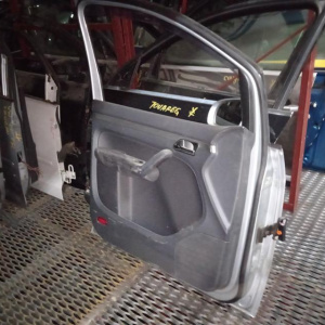 Дверь боковая Volkswagen Touran 1T1 '2003-2010 перед, лев в сборе (без зеркала)