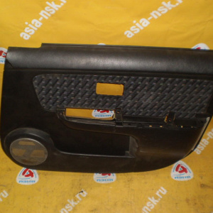 Обшивка двери Nissan Cube Z10 перед, прав