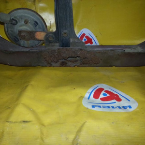 Рамка радиатора Kia Sportage K00/JA/FM '1994-2004 красная (дефект, ржавчина)