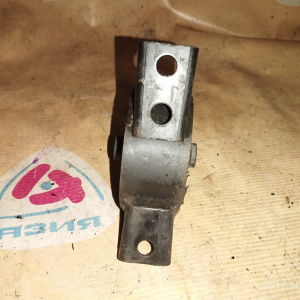 Подушка двигателя Nissan QG1# G10/Y11/B15 2WD зад. ДЕФЕКТ R 11321(0)-4M400/-4M410/113204M400