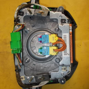 Подушка безопасности Volvo S60/S80/V70/V70XC/XC70 RS/TS/SW '2000-2009 водит. 2 разъема под мульти руль 4 спицы 8686284