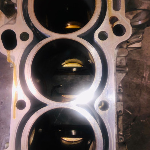 Блок Двигателя Honda K24Z3-2351425 (ЕСТЬ ДЕФЕКТ ПЕРВОГО ЦИЛИНДРА В НИЗУ ОТ ШАТУНА СМОТРИ ФОТО ) Accord CU2