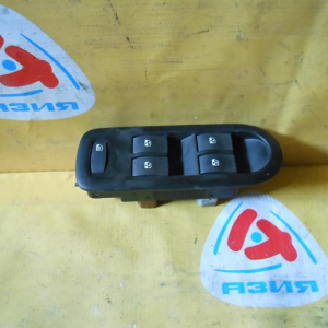 Пульт стеклоподъемника Renault Megane BM '2002- перед, прав