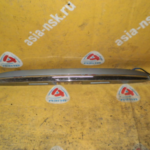 Накладка 5-й двери Toyota Harrier GSU30 76801-48040