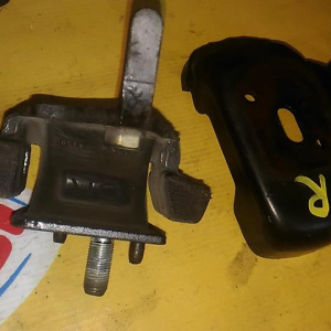 Подушка двигателя Toyota 3C/2TZ Estima Lucida CXR10/CXR20/TCR10/TCR20 перед, прав