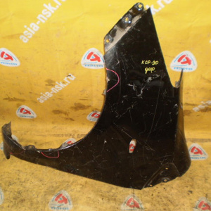 Крыло Toyota Vitz/Yaris KSP90 '2005-2007 перед, лев с отверстием (Дефект)