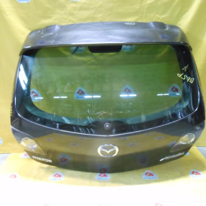 Дверь задняя Mazda Axela BK5P спойлер