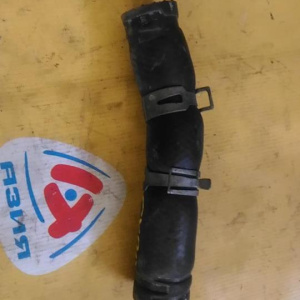 Патрубок  радиатора Toyota 16571-70230 Mark II GX90 1G-FE L в F верх.