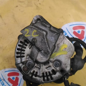 Генератор TOYOTA 2C/3C CR30 BUS вакуум спереди  под 1 ремень 4 конт. квадратный разъем