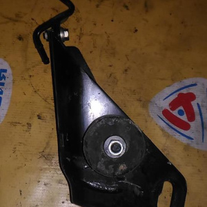 Крепление подушки ДВС Toyota 2AD RAV4 ALA49 4WD U660F перед F