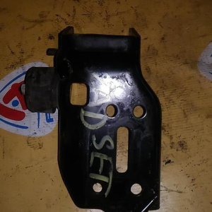Крепление подушки ДВС Toyota 2AD RAV4 ALA49 4WD U660F перед F