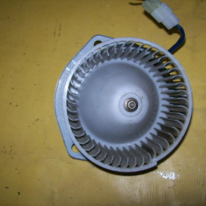 Моторчик печки MITSUBISHI V75W задн..