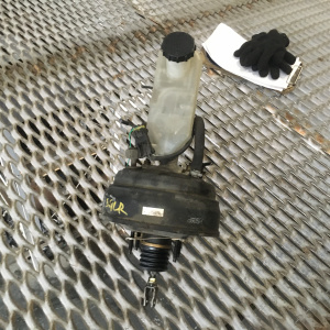 Главный тормозной цилиндр Mazda SGLR Bongo Friendee с вакуумником