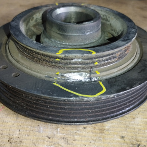 Шкив коленвала TOYOTA 3S-FE/4S/5S ST190/ST210 передний привод ДЕФЕКТ СКОЛЫ И ЗАБИТЫ РУЧЕЙКИ