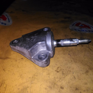 Крепление подушки ДВС Nissan HR15/HR16 Juke YF15 CVT перед, лев(1A0E1N-11) 11253-1KA1A+11298-AX000