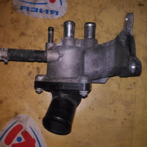 Корпус термостата Toyota USF40 1UR-FSE с корпусом
