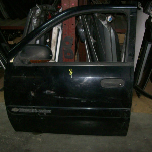 Дверь боковая Chevrolet TrailBlazer GMT360/KC '2001-2006 перед, лев в сборе, с молдингом (без зеркала)