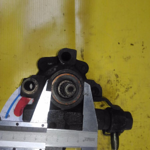 Гидроусилитель TOYOTA 3L-5L алюм, диамерт сальника 34 мм. ( клиновой ) 3 отверстия