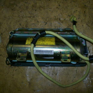 Подушка безопасности Toyota Hiace KZH106 пасс  (с зарядом)