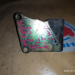 Крепление подушки ДВС Toyota EJ-DE/EJ-VE Duet M100A/M110A передний привод a/t перед, лев 12318-97201