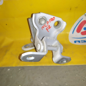 Петли на дверь Toyota Ractis SCP100 перед, прав (пара)