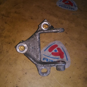 Крепление подушки ДВС Honda D15B Civic EU1/ES1/EU3 CVT SLYA/MLYA перед, прав / 50825-S5A-990