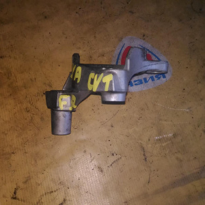 Крепление подушки ДВС Honda D15B Civic EU1/ES1/EU3 CVT SLYA/MLYA перед, прав / 50825-S5A-990