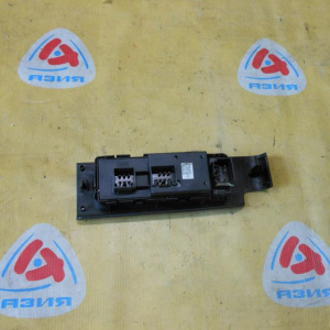 Пульт стеклоподъемника Land Rover Freelander LN/L314 перед, прав Правый руль