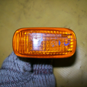 Повторитель в крыло Honda Stream RN1 желтый дефект