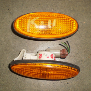 Повторитель в крыло Nissan March K11