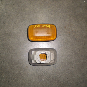 Повторитель в крыло Toyota MCV20/J95/SXV20