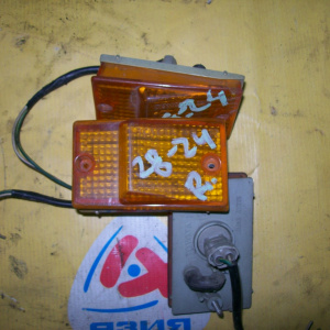 Повторитель в крыло Toyota Town Ace YR30 R