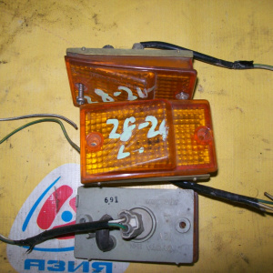 Повторитель в крыло Toyota Town Ace YR30 L