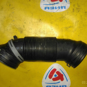 Патрубок воздушного фильтра Volkswagen BZB Passat B6/3C2 гофра с турбины на ДМРВ верх (VCD446149) VAG 1K0129684L