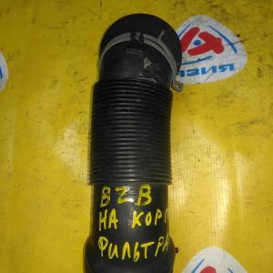 Патрубок воздушного фильтра Volkswagen BZB Passat B6/3C2 гофра с турбины на ДМРВ верх (VCD446149) VAG 1K0129684L