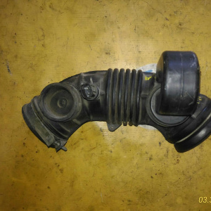 Гофра впускного коллектора Honda D16A/D16W1 HR-V GH1/GH3 CVT резиновая, заслонка горизонтальная 17228-PEJ-000