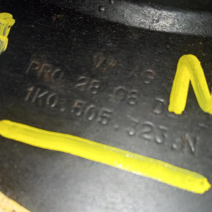 Рычаг Volkswagen Passat B6/3C2/5N1 R в L=R поперечный+эксцентрик