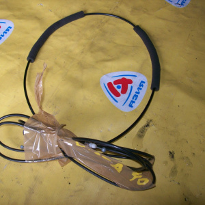 Тросик багажника Toyota Vista SV40