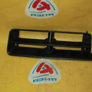 Решетка бамперная Toyota Mark II GX80 R